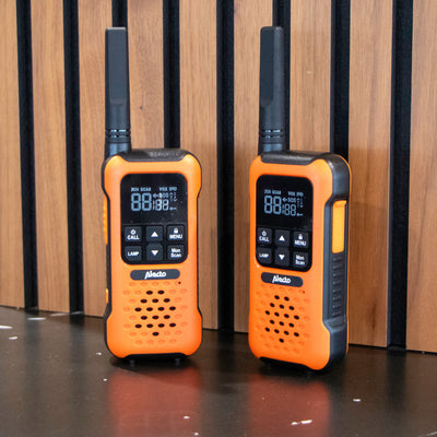 Alecto FR300OE - Robustes Funkgerät, Reichweite von bis zu 10 Kilometern, Orange/Schwarz