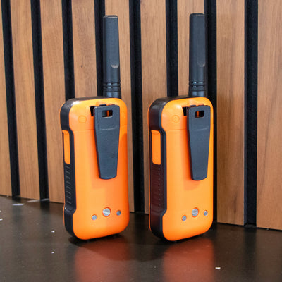 Alecto FR300OE - Robustes Funkgerät, Reichweite von bis zu 10 Kilometern, Orange/Schwarz