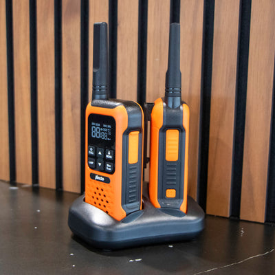 Alecto FR300OE - Robustes Funkgerät, Reichweite von bis zu 10 Kilometern, Orange/Schwarz